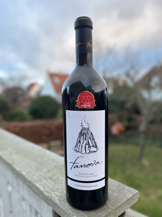 Flaske italiensk rødvin Primitivo fra Puglia